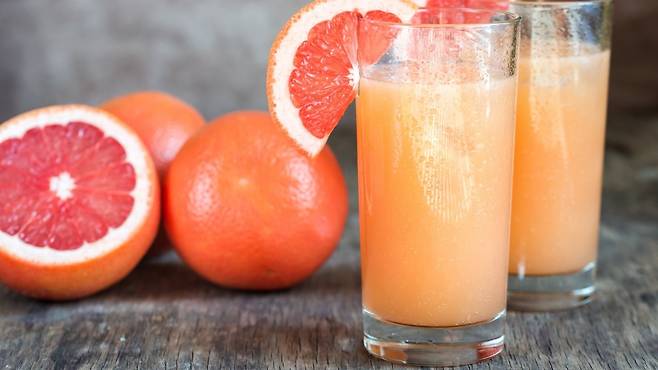 장기간 약물 복용이 필요한 경우 자몽 섭취는 피하는 것이 좋다｜출처: 클립아트코리아