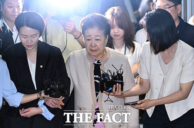 26일 경찰에 따르면 경기북부경찰청은 특정경제범죄가중처벌법상 사기와 업무상 횡령 등 혐의로 전 통일교 세계본부 재정국장 이모 씨를 입건해 수사 중이다. 통일교는 지난 9월 이 씨를 고소했다. 이 씨는 통일교의 정치권 로비 의혹으로 입건된 윤영호 전 통일교 세계본부장의 배우자다. /박헌우 기자
