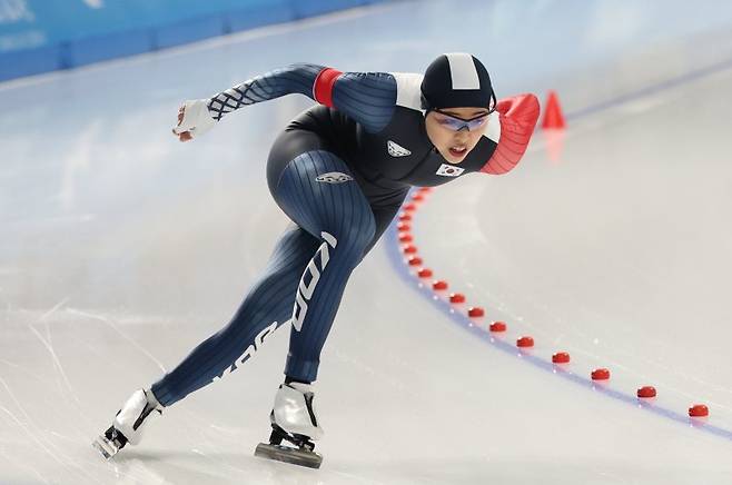 11일(현지 시간) 중국 하얼빈 헤이룽장 스피드스케이팅 오벌에서 열린 2025 하얼빈 동계 아시안게임 스피드스케이팅 여자 1000m 경기에서 이나현이 질주하고 있다.뉴시스