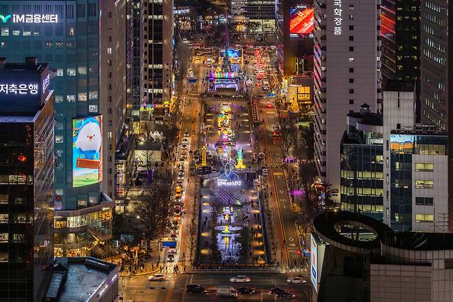 ‘서울빛초롱축제’가 펼쳐지고 있는 청계천 일대. 서울관광재단 제공