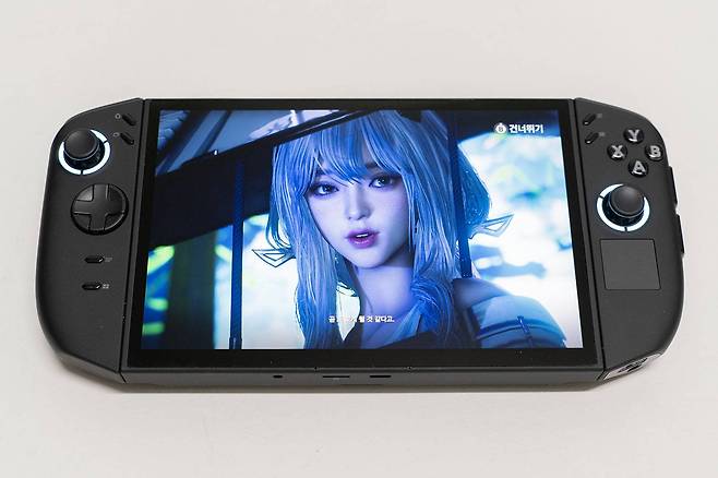 철권 8과 달리 스텔라 블레이드는 적당한 옵션 설정으로 쾌적하게 실행 가능하다 / 출처=IT동아