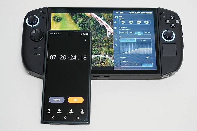 균형 모드에서 영상만 재생할 경우, 배터리 잔량 15%까지 약 7시간 이상 사용 가능하다 / 출처=IT동아