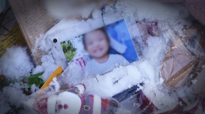 SBS '그것이 알고 싶다'가 2021년 1월 방송한 '정인이는 왜 죽었나, 271일간의 가해자 그리고 방관자'편. 방송에서 사망한 피해 아동의 얼굴이 모자이크 등 별다픈 편집 없이 그대로 노출됐다는 이유로 고발당했다. /SBS