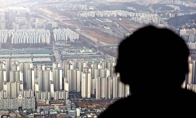 서울 송파구 롯데월드타워 서울스카이에서 바라본 아파트 단지가 보이고 있다. 사진=뉴스1