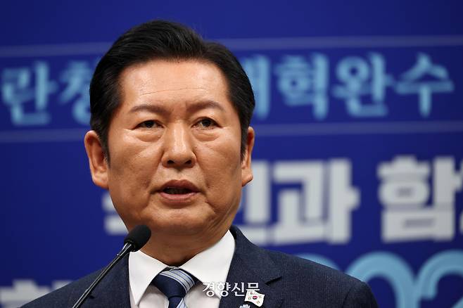 정청래 더불어민주당 대표가 26일 국회에서 열린 취임 후 첫 공식 기자회견에서 발언하고 있다. 권도현 기자