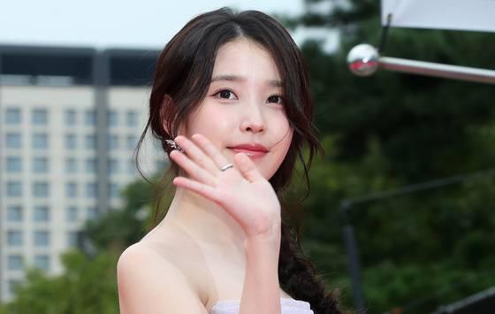 The reason the sun rises in the morning, IU, was born in the year of the rooster. Today, she is supposed to credit successes to those above her. Which is ridiculous because no one in this world is above her. Do better, fortune teller. [NEWS1]