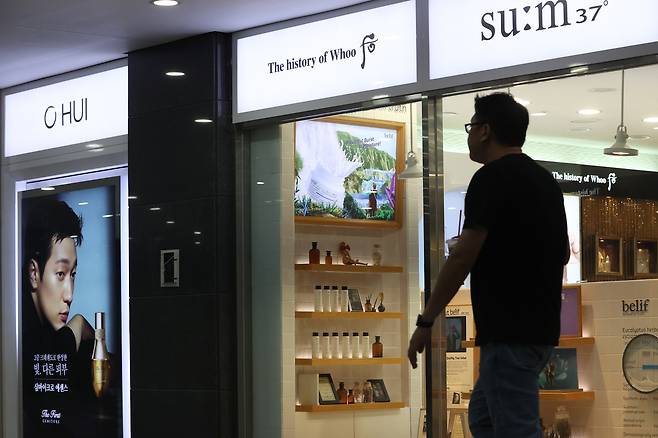 LG H&H's cosmetic brands are seen at a store in Seoul on Oct. 31, 2023. [YONHAP]