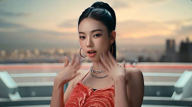 A scene from a commercial for Nongshim’s Shin Ramyun instant noodles product featuring K-pop girl group aespa [SCREEN CAPTURE]
