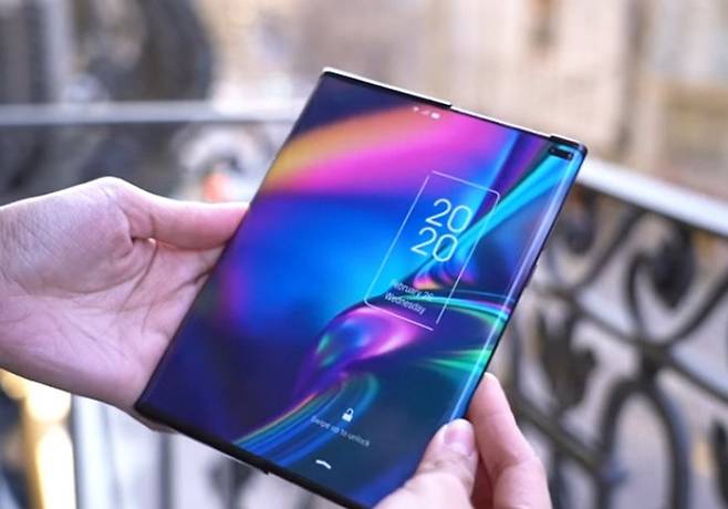 화면이 늘어나는 롤러블폰 [SNS]