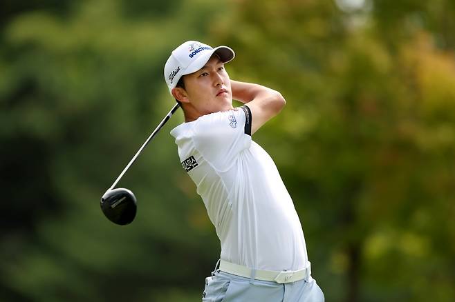 스윙 하는 김백준