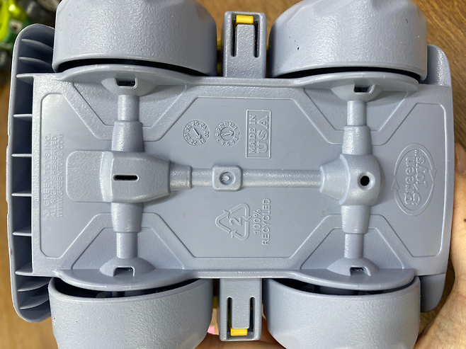 재활용 표시가 돼 있는 장난감.[서울환경연합 제공]