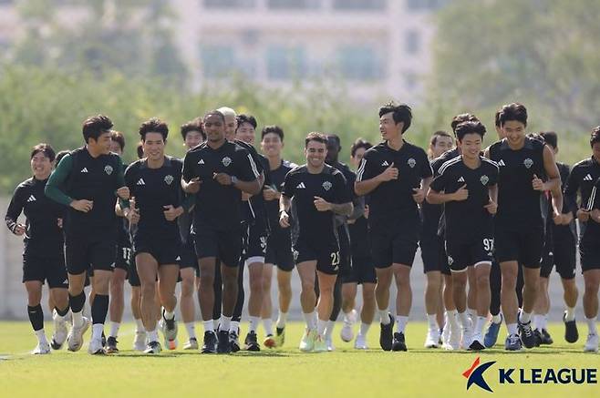 [서울=뉴시스] 프로축구 K리그1 전북 현대의 2025년 동계 전지훈련 장면. (사진=한국프로축구연맹 제공) *재판매 및 DB 금지