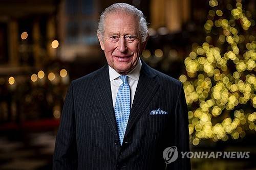 성탄 연설을 녹화하고 있는 찰스 3세 영국 국왕 [AP=연합뉴스 자료사진 제공]