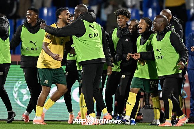지난 23일 열린 아프리카 네이션스컵 조별리그 B조 앙골라전 득점 이후 기뻐하고 있는 남아프리카공화국 선수들. /AFPBBNews=뉴스1