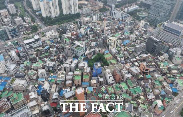 올해 10대 건설사의 정비사업 누적 수주액은 약 48조원이다. 지난해 27조87000억원과 비교해 20조원 넘게 늘었다. 역대 최고인 2022년 42조원도 넘어섰다. /박헌우 기자