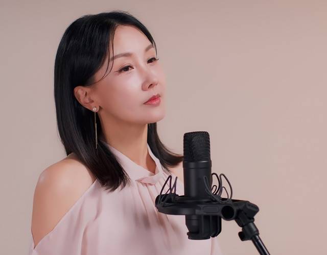 첫 싱글 '쓸쓸합디다'는 단아하면서도 담담한 이현경 특유의 보컬은 곡의 정서를 과장 없이 전달하며, 오히려 여백이 많은 감정을 만들어낸다. 음원은 오는 1월 5일 낮 12시에 공개된다. /HM엔터테인먼트