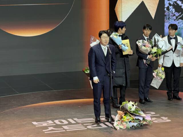 보이는 라디오 부문 대상을 수상한 스트리머 봉준 (사진=지디넷코리아)