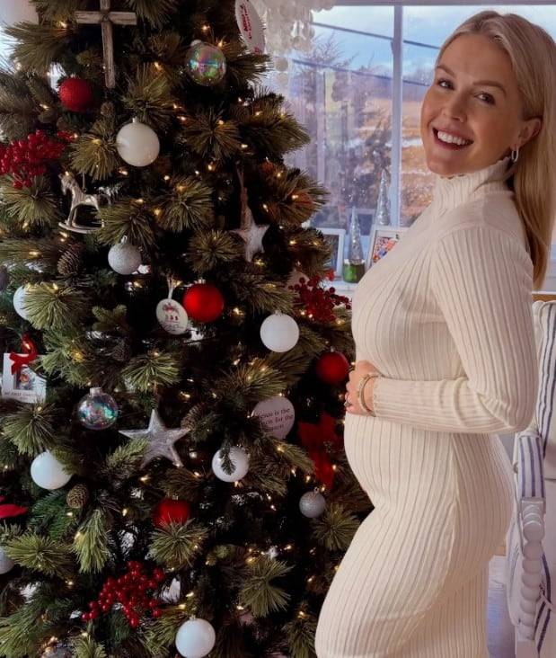 캐롤라인 레빗 백악관 대변인이 소셜미디어를 통해 둘째 임신 소식을 알렸다./ 인스타그램