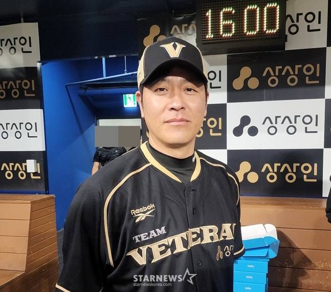 지난 11월 30일 더 제너레이션 매치에 베테랑팀 감독 자격으로 나선 인터뷰에 강민호. /사진=박수진 기자