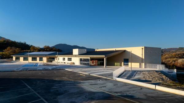 산청군 장애인단체의 오랜 숙원사업인 '산청군 장애인회관'이 완공돼 내년부터 본격적으로 운영된다. 사진은 '산청군 장애인회관' 전경. / 산청군