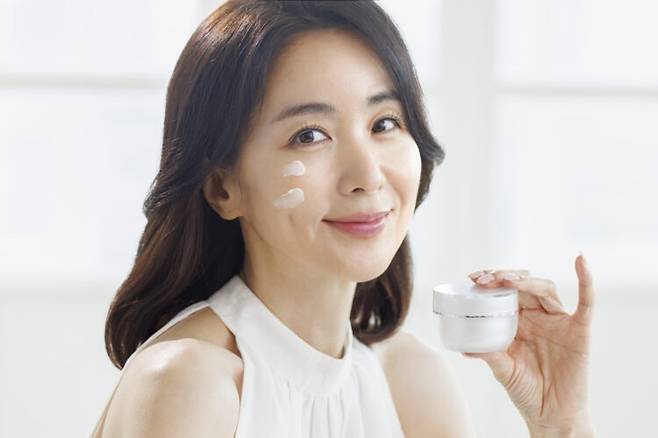 영양 크림은 많이 바른다고 효과가 커지는 화장품이 아니다. 사진=클립아트코리아