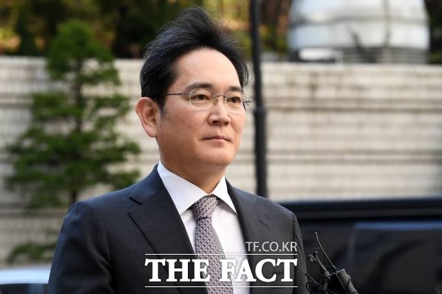 이재용 삼성전자 회장이 지난 2월 서울 서초구 서울중앙지방법원에서 열린 '삼성 부당합병 혐의' 항소심 공판에 출석하고 있다. /서예원 기자