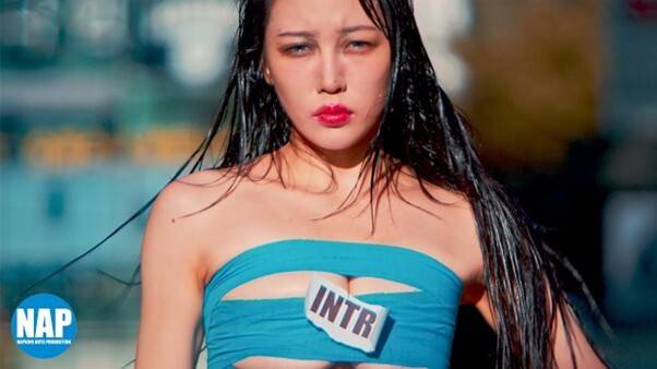 구독자 약 147만 명을 보유한 'Chuther츄더'는 탁월한 모창 능력과 자작곡 실력을 겸비한 만능 음악인으로 사랑받고 있다. /유튜브 채널 'Chuther츄더[문에스더]' 영상 캡처