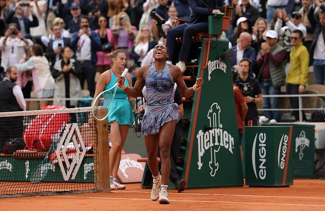 ココ・ゴフ（右）とアリーナ・サバレンカ。コープは昨年6月にローランギャロスで行われた女子シングルス決勝で6-7(7)、6-2、6-4で勝利した。写真/WTAツアー