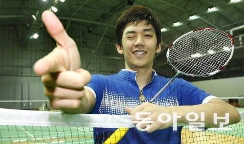 ‘윙크보이’ 시절 이용대가 윙크를 해 보이고 있다. 동아일보 DB