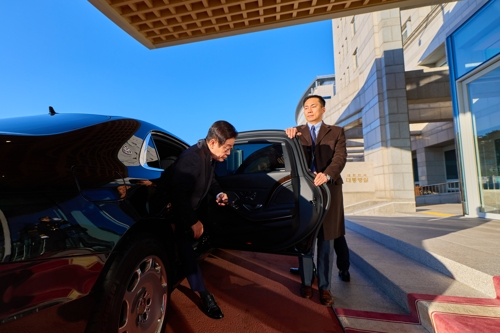 이재명 대통령이 26일 청와대 복귀를 앞두고 용산 대통령실로 마지막 출근을 하고 있다. 이재명 대통령은 29일부터 청와대로 출근한다.  [대통령실 제공]