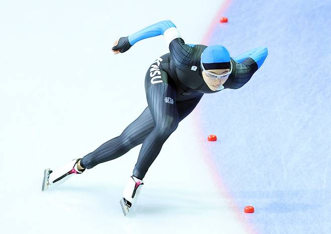 <yonhap photo-1725=""> 이나현, '내가 가장 빠르다' (서울=연합뉴스) 한종찬 기자 = 26일 서울 태릉국제스케이트장에서 제52회 전국남녀 스프린트 및 제80회 종합 스피드 선수권대회가 열렸다. 여자부 500M 1차 스프린트에 출전한 이나현(한국체육대학교)이 힘차게 질주하고 있다. 2025.12.26 saba@yna.co.kr/20251226 15:23:24/ <저작권자 ⓒ 19802025 ㈜연합뉴스. 무단 전재 재배포 금지, AI 학습 및 활용 금지></yonhap>