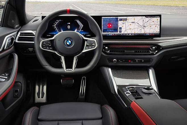 BMW의 ‘i4 M50 Gran Coupe’ 운전석. (사진=BMW코리아) *재판매 및 DB 금지