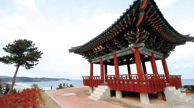 사랑하는 이와 뜨겁게 솟는 태양을 마주하기 좋은 일출 명소, 망양정.
