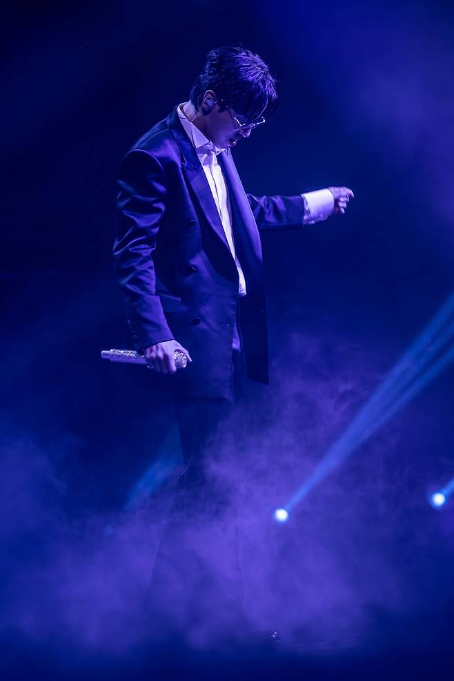 솔로 데뷔 10주년 월드투어 공연 중인 밴드 씨엔블루의 멤버 정용화. 사진 FNC엔터테인먼트