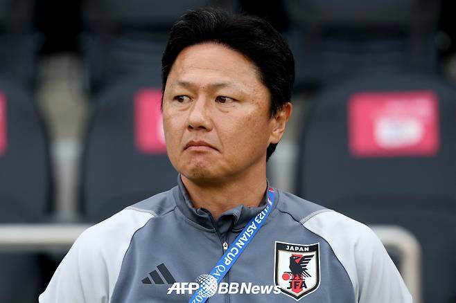Coach Go Oiwa overseeing the Japan U-21 squad