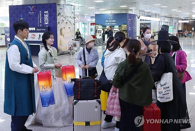 김해공항 APEC 환영 [손형주 기자]