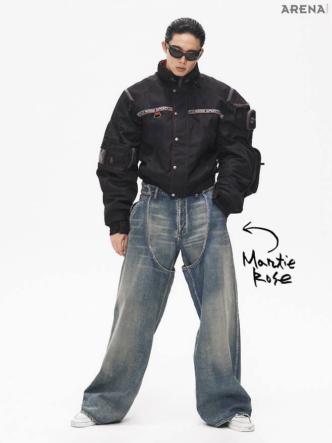 여러 개의 주머니를 더한 보머 재킷 207만원 마틴 로즈 by 아데쿠베, 레이어드 데님 팬츠 71만원 마인데님 by 아데쿠베, 하이톱 스니커즈 가격미정 구찌, 선글라스 가격미정 톰 포드 아이웨어 제품.