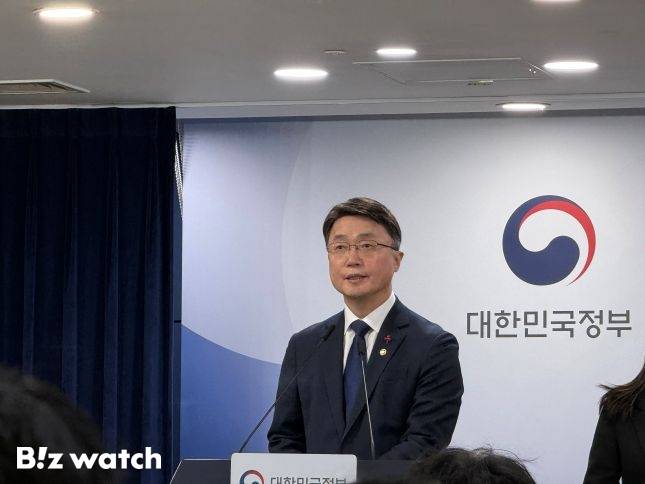 류제명 과학기술정보통신부 제2차관이 29일 서울 종로구 정부서울청사에서 진행된 KT·LG유플러스 침해사고 최종 조사결과 발표 브리핑에 참석해 조사 결과를 발표하고 있다./사진=비즈워치