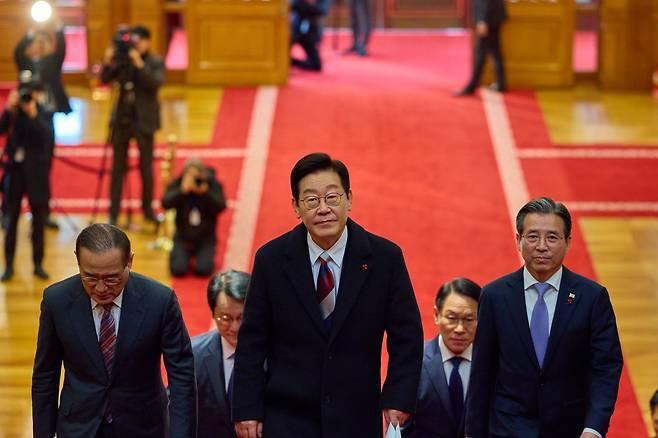 이재명 대통령이 29일 청와대로 첫 출근하고 있다. 2025.12.29 청와대 제공