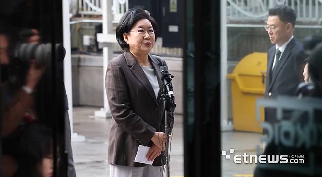 이혜훈 기획예산처 장관 후보자가 29일 오전 서울 중구 예금보험공사 본사에 마련된 인사청문회 사무실로 출근하고 있다. 이 후보자는 보수진영 출신 인사로, 이재명 정부의 초대 기획예산처 장관으로 발탁됐다. 박지호기자 jihopress@etnews.com