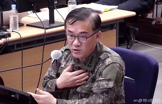 여인형 전 국군방첩사령관이 지난 11월24일 서울 서초구 서울중앙지방법원에서 열린 윤석열 전 대통령의 내란 우두머리 및 직권남용 권리행사 방해 혐의 사건 속행 공판에 증인으로 출석해 답변하고 있다. / 사진=서울중앙지방법원
