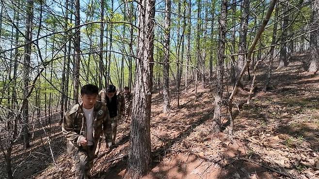 지역공원관리원이 호랑이 보호구역을 순찰하고 있다.[WWF 중국본부 홈페이지 갈무리]