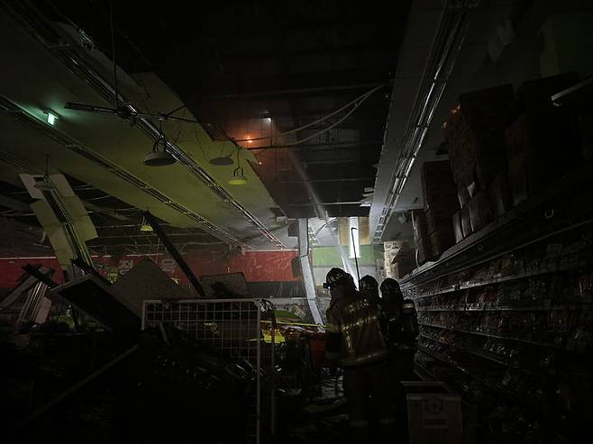 [서울=뉴시스] 지난달 3일 경기 양주시의 한 마트에서 화재가 발생해 마트 내부가 검게 그을려 있다. (사진= 경기북부소방재난본부 제공) <사진은 기사와 관련이 없음.> photo@newsis.com *재판매 및 DB 금지