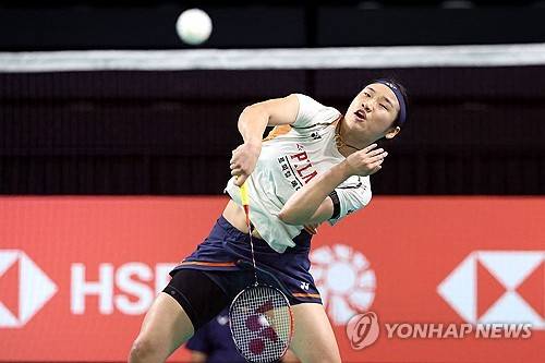 중국 매체 시나스포츠는 26일(한국시간) 세계배드민턴연맹(BWF)가 추진 중인 15점제 3세트 도입에 대해 찬성했다. 매체는 안세영(삼성생명·세계 1위)과 이소희(인천국제공항)-백하나(MG새마을금고) 조가 각각 우승을 차지했던 2025 BWF 월드투어 파이널 여자 단식과 여자 복식 결승전에서 일부 관중들이 졸고 있었다며 경기 시간을 단축해야 한다고 주장했다. 연합뉴스
