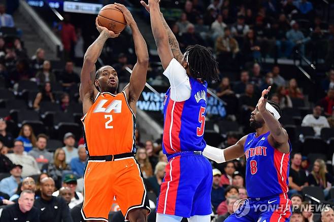 커와이 레너드(2번)의 슛 [Gary A. Vasquez-Imagn Images/로이터=연합뉴스]