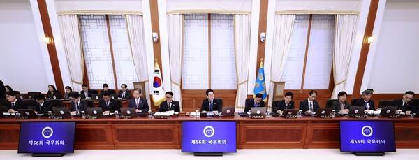 이재명 대통령이 30일 청와대에서 국무회의를 주재하고 있다. /청와대통신사진기자단