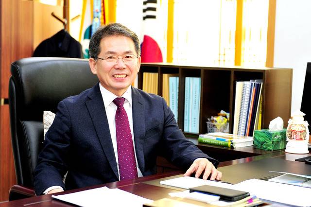 김진열 대구 군위군수. 군위군 제공