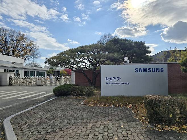 지난해 12월 삼성SDS가 구미 AI데이터센터 설립을 위해 일부 부지를 매입한 삼성전자 구미1사업장 입구. <영남일보DB>