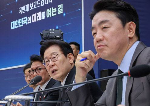 이재명 대통령이 12일 세종시 정부세종컨벤션센터에서 열린 국토교통부 업무보고에서 발언하고 있다. (사진=연합뉴스 제공)