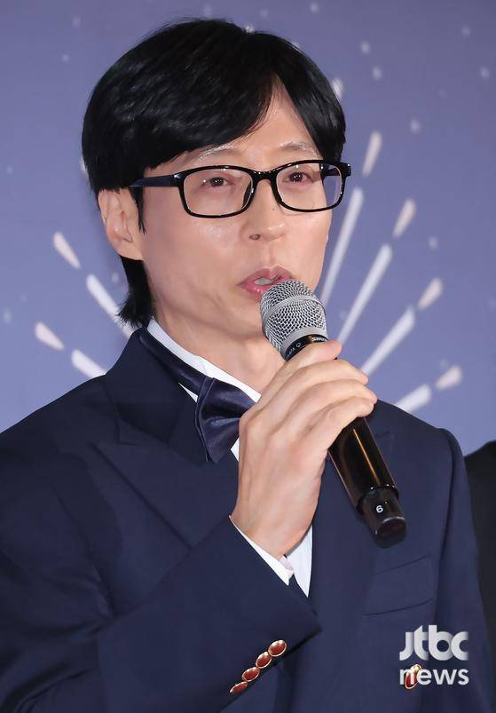 29일 오후 서울 마포구 상암동 MBC에서 'MBC 방송연예대상' 레드카펫 행사가 열렸다. 주우재, 유재석, 하하가 참석해 포토타임을 갖고 있다. 박세완 엔터뉴스팀 기자 park.sewan@jtbc.co.kr